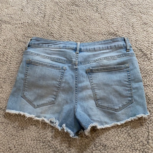 Forever 21 Denim shorts distressed - Picture 4 of 6